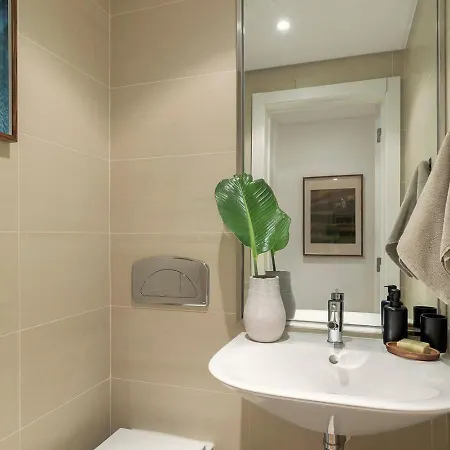 Karimata - 2 Bedrooms And Parking In Arroios * リスボン