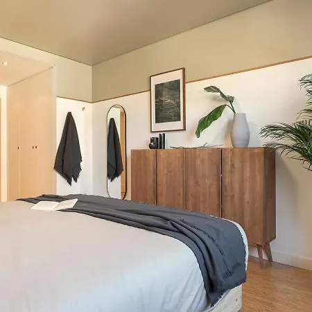 Karimata - 2 Bedrooms And Parking In Arroios * ליסבון