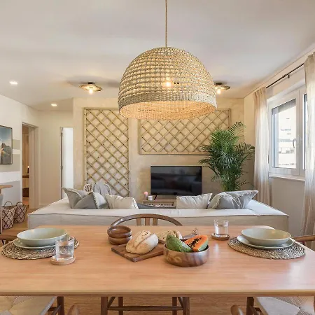 Karimata - 2 Bedrooms And Parking In Arroios * ליסבון