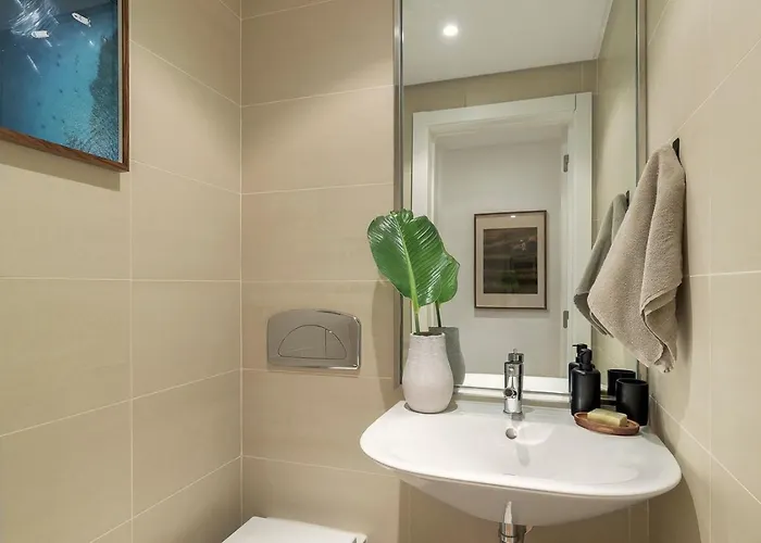 Karimata - 2 Bedrooms And Parking In Arroios * Lisboa